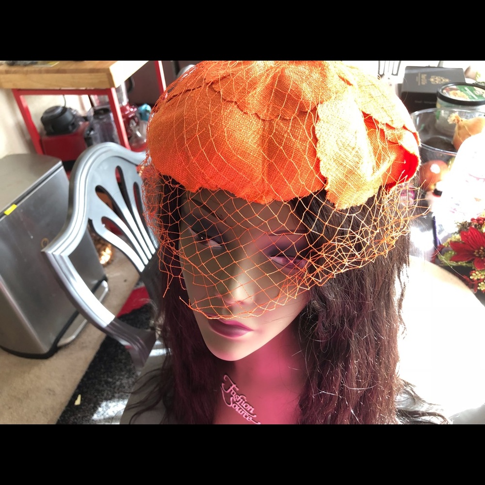 Vintage orange chapeau